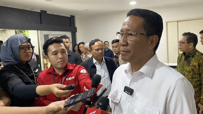 Menteri Hukum Supratman Andi Agtas menjawab pertanyaan pers usai diskusi terkait perlindungan hukum karya jurnalistik di Kantor Dewan Pers, Jakarta, Kamis (23/4/2026). (ANTARA/Fath Putra Mulya)