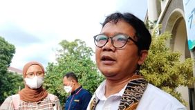 Universitas Gadjah Mada (UGM) menyerukan agar kasus kematian Arya Daru Pangayunan, diplomat muda Kementerian Luar Negeri Republik Indonesia yang juga merupakan alumnus Program Studi Ilmu Hubungan Internasional (HI) UGM, diusut secara tuntas. 