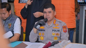 Kepolisian Daerah (Polda) Jawa Barat menetapkan enam orang sebagai tersangka dari total tujuh orang yang diamankan terkait kericuhan saat peringatan Hari Buruh Internasional (May Day) 2026 pada Jumat, 1 Mei 2026 di Kota Bandung.
