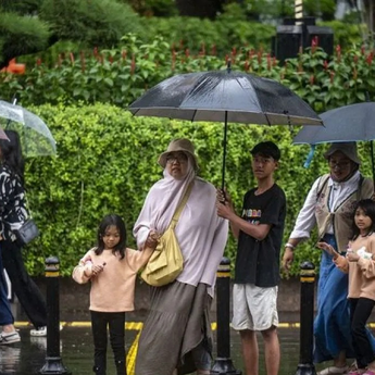 BMKG Prakirakan Hujan Ringan Guyur Jakarta Siang hingga Sore Hari