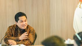 Menteri Badan Usaha Milik Negara (BUMN) Erick Thohir pun mengucapkan selamat kepada ketiga wamen baru yang dilantik.