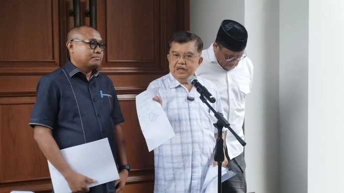 Wakil Presiden Ke-10 dan Ke-12 Jusuf Kalla saat konferensi pers di kediamannya, Jakarta, Minggu (5/4/2026). ANTARA/Bagus Ahmad Rizaldi