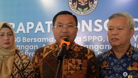 Badan Gizi Nasional (BGN) akan segera mengoperasikan 900 Satuan Pelayanan Pemenuhan Gizi (SPPG) di wilayah Tertinggal, Terdepan, dan Terluar (3T) di Indonesia. Langkah ini dilakukan untuk mempercepat pelaksanaan Program Makanan Bergizi Gratis (MBG).
