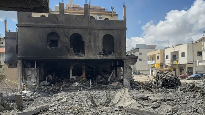 Presiden Amerika Serikat Donald Trump mengumumkan bahwa Israel dan Lebanon telah mencapai kesepakatan gencatan senjata selama 10 hari yang mulai berlaku pada Kamis, 16 April 2026 pukul 21.00 GMT atau Jumat, 17 April 2026 pukul 02.00 WIB. Kesepakatan tersebut dicapai setelah perundingan yang berlangsung di Washington.