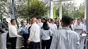 Presiden RI Prabowo Subianto mengundang seluruh jajaran Kabinet Merah Putih, termasuk menteri, wakil menteri, hingga pejabat eselon I kementerian/lembaga, untuk menghadiri taklimat langsung di Istana Kepresidenan Jakarta pada Rabu siang.