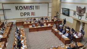 Ketua Badan Pengurus KontraS, Indria Fernida, mengungkapkan kondisi Andrie Yunus yang menjadi korban penyiraman air keras masih memerlukan perawatan intensif di ruang high care unit (HCU).