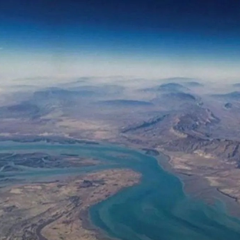 AS dan Israel Dilaporkan Serang Dermaga di Selat Hormuz, Lima Orang Terluka