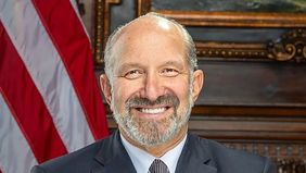 Menteri Perdagangan Amerika Serikat, Howard Lutnick, menyampaikan bahwa tarif impor dengan nilai lebih tinggi akan mulai diberlakukan pada 1 Agustus mendatang, apabila negara-negara mitra belum mencapai kesepakatan perdagangan dengan Washington.