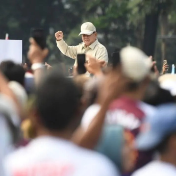 Prabowo Lempar Topi dan Joget di Panggung May Day 2026 Monas