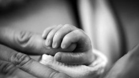 Seorang ibu berinisial H (38) dan bayi laki-lakinya ditemukan tewas di kamar mandi musalaTerminal Bus Kalideres, Jakarta Barat, pada Kamis, 9 Oktober 2025. Kasus tersebut kini tengah ditangani oleh Polsek Kalideres.
