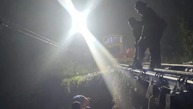 PT Kereta Api Indonesia (KAI) Daop 2 Bandung menghentikan sementara enam perjalanan KA Siliwangi relasi Cipatat&ndash;Sukabumi akibat kerusakan jalur di petak Cibeber&ndash;Lampegan, tepatnya di KM 73+9/0 yang mengalami gogosan atau pengikisan.