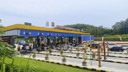 Lalu Lintas di GT Kalikangkung Lancar Jelang Penerapan One Way Nasional