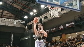 Hangtuah Jakarta sukses membungkam tim tuan rumah Dewa United Banten dalam pertandingan kedua babak pertama playoff Indonesian Basketball League (IBL) 2025.