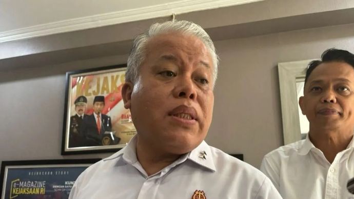 Kepala Pusat Penerangan Hukum (Kapuspenkum) Kejaksaan Agung Harli Siregar menjawab pertanyaan awak media di Gedung Kejaksaan Agung, Jakarta, Rabu (30/10/2024). 