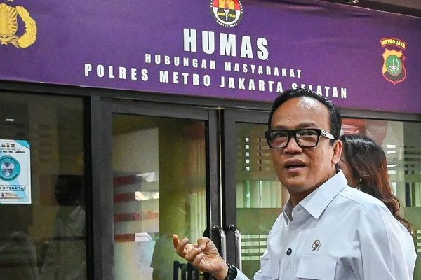 Arsip foto - Wakil Menteri Ketenagakerjaan Immanuel Ebenezer mengunjungi Polres Metro Jakarta Selatan, Jakarta, Senin 14 Juli 2025. ANTARA FOTO/Sulthony Hasanuddin/rwa/aa.
