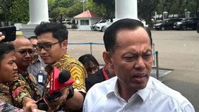 Presiden Prabowo Subianto menggelar rapat terbatas di Istana Merdeka, Jakarta, Selasa 16 September 2025, dengan sejumlah menteri bidang ekonomi. Pertemuan itu membahas persoalan transisi energi sekaligus menyoroti kelangkaan bahan bakar minyak (BBM).