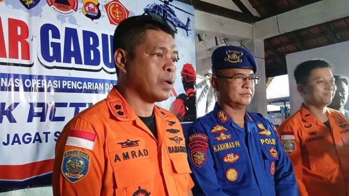 Kepala Kantor Pencarian dan Pertolongan Banten, Al Amrad memberikan keterangan resmi terkait update hasil pencarian jurnalis yang hilang kontak di perairan Selat Sunda, Kabupaten Pandeglang, Banten pada Rabu, 9 September 2026.