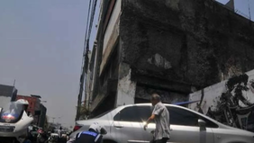 Kepala Satuan Polisi Pamong Praja DKI Jakarta Satriadi Gunawan menyampaikan permohonan maaf atas viralnya video yang menunjukkan kendaraan dinas berpelat merah terparkir di atas trotoar, tepatnya di depan kantor Satpol PP DKI Jakarta.