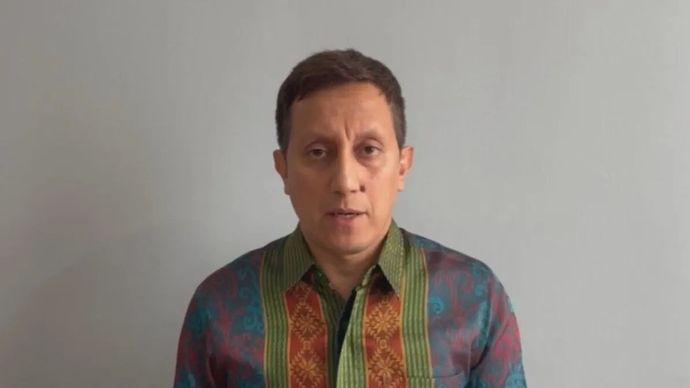 Juru Bicara Kementerian Luar Negeri Republik Indonesia Vahd Nabyl A. Mulachela menyampaikan bela sungkawa terkait banjir bandang yang terjadi di perbatasan China dan Nepal melalui tayangan video di Jakarta, Kamis, 27 Agustus 2026.