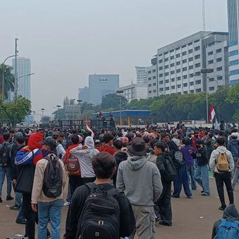 Demo di DPR Ricuh, Transjakarta Alihkan Rute Sejumlah Layanan