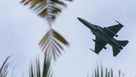 Pemerintah China kembali menjadi sorotan dunia penerbangan internasional setelah menetapkan zona larangan terbang dalam skala dan durasi yang tidak lazim di wilayah lepas pantainya. Kebijakan ini memicu tanda tanya besar karena dilakukan tanpa penjel