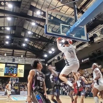 Dewa United Pastikan Langkah ke Semifinal IBL Usai Tumbangkan Hangtuah