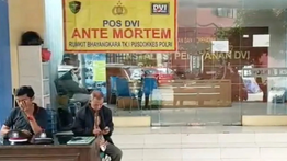 Keluarga Korban Kecelakaan Kereta Bekasi Timur Masih Menanti Hasil Identifikasi di RS Polri