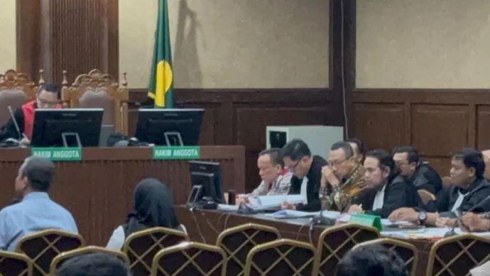 Pegawai Pemerintah dengan Perjanjian Kerja (PPPK) Biro Umum Sekjen Kemenaker Dayoena Ivon Muriono dalam sidang di Pengadilan Tipikor pada PN Jakpus.