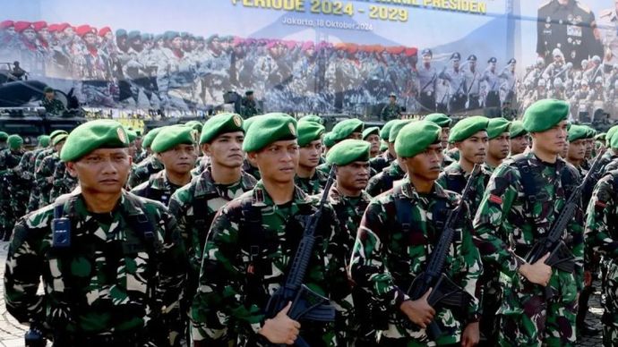 Prajurit TNI mengikuti apel gelar pasukan untuk Operasi Pengamanan VVIP Pelantikan Presiden-Wakil Presiden di Lapangan Silang Monas, Jakarta, Jumat (18/10/2024). 