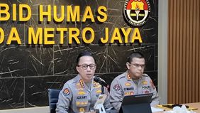 Penyelidikan atas kematian diplomat muda Kementerian Luar Negeri (Kemlu), Arya Daru Pangayunan, terus bergulir. Kepolisian Daerah Metro Jaya menyatakan bahwa hingga saat ini sudah ada 15 saksi yang dimintai keterangan untuk mengungkap penyebab kemati