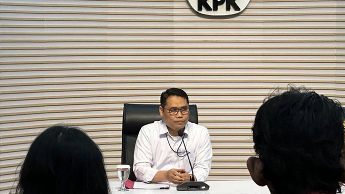 Pelaksana Tugas Deputi Penindakan dan Eksekusi Komisi Pemberantasan Korupsi Asep Guntur Rahayu saat memberikan keterangan di Gedung Merah Putih KPK, Jakarta, Kamis, 7 Agustus 2025.