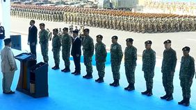 Sebanyak enam purnawirawan jenderal TNI dianugerahi pangkat kehormatan bintang tiga dan lima purnawirawan lainnya menerima pangkat kehormatan bintang empat.