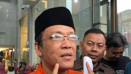 Immanuel Ebenezer Pakai Peci Saat Diperiksa KPK: "Biar Lebih Keren"