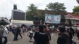64 Orang Terluka dalam Unjuk Rasa di Depan Kantor Bupati Pati