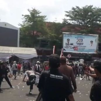 64 Orang Terluka dalam Unjuk Rasa di Depan Kantor Bupati Pati