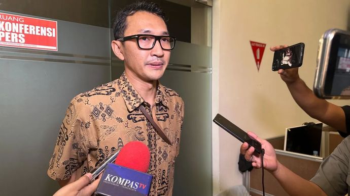 Juru Bicara Komisi Pemberantasan Korupsi (KPK) Budi Prasetyo memberikan keterangan di Gedung Merah Putih KPK, Jakarta, Selasa (14/10/2025). 