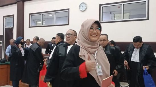Hakim Kabulkan Eksepsi Dokter Tifa, Sidang Kasus Ijazah Jokowi Disetop