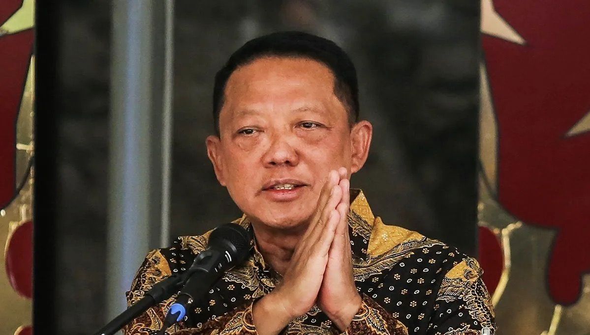 Jaksa Agung Muda Tindak Pidana Khusus (Jampidsus) Kejaksaan Agung Febrie Adriansyah memberikan salam usai menyampaikan keterangan saat konferensi pers di Kejaksaan Agung, Jakarta, Jumat, 10 Juli 2026. <b>(Antara)</b>