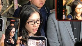  Aktris Davina Karamoy mengembalikan seluruh uang saku yang pernah diterimanya dari agen perjalanan umrah Hanania Group kepada penyidik Polda Metro Jaya. 