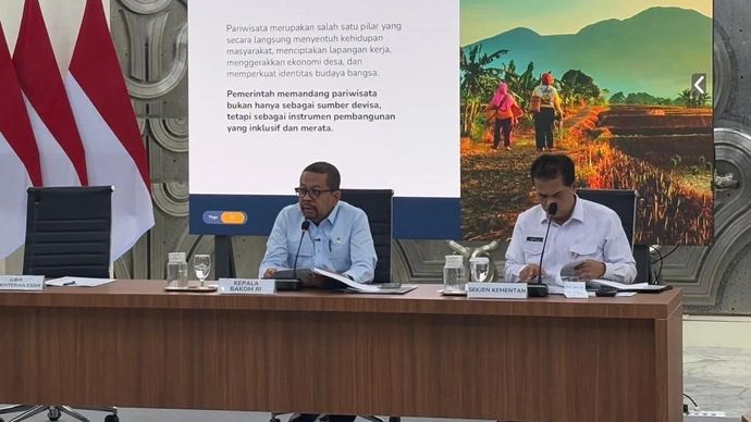 Kepala Badan Komunikasi Pemerintah (Bakom) Muhammad Qodari memberikan paparan Program Prioritas PHTC di Auditorium Bakom, Jakarta, Rabu, 17 Juni 2026.