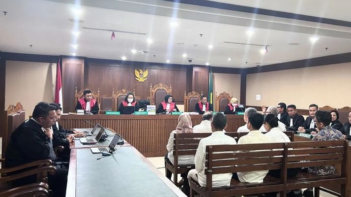 Delapan terdakwa kasus dugaan pemerasan dalam pengurusan izin Rencana Penggunaan Tenaga Kerja Asing (RPTKA) dalam sidang pembacaan putusan majelis hakin di Pengadilan Tipikor pada PN Jakpus, Rabu, 22 April 2026. 