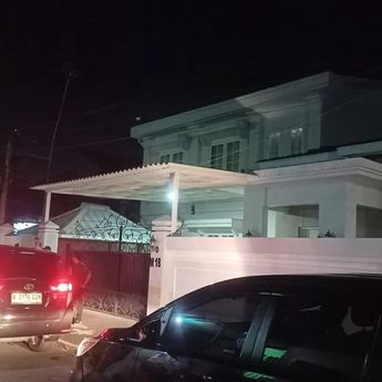 KPK Geledah Dua Rumah Milik Bupati Lombok Barat Usai Periksa Pendopo Bupati
