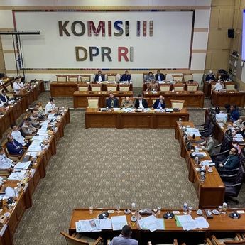 RUU Polri: DPR dan Pemerintah Sepakati Masa Jabatan Anggota Kompolnas 4 Tahun, Bisa Diperpanjang Sekali