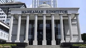 Mahkamah Konstitusi (MK) menerima permohonan dari koalisi masyarakat sipil Kebebasan Informasi dan Data Pribadi (SIKAP) agar jurnalis, akademisi, dan pelaku seni dikecualikan dari ketentuan larangan pengungkapan data pribadi sebagaimana tercantum dal