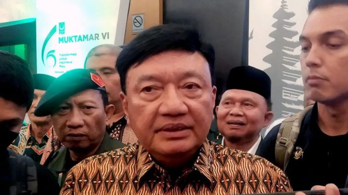 Menteri Koordinator Bidang Politik dan Keamanan (Polkam) Budi Gunawan diwawancarai wartawan setelah membuka Muktamar VI Partai Bulan Bintang (PBB) di Denpasar, Bali, Senin malam (13/1/2025). 