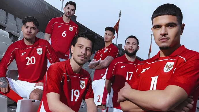 Dari kiri ke kanan - Shayne Pattynama, Sandy Walsh, Thom Haye, Mees Hilgers, Calvin Verdonk, dan Ragnar Oratmengoen saat mengenakan jersei kandang baru timnas Indonesia dalam unggahan Erspo di Instagram, Kamis (23/1/2025). 