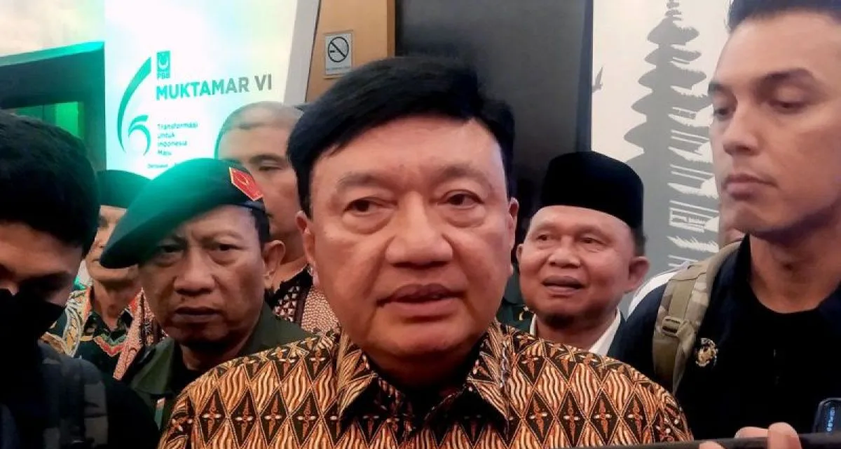 Menteri Koordinator Bidang Politik dan Keamanan (Polkam) Budi Gunawan diwawancarai wartawan setelah membuka Muktamar VI Partai Bulan Bintang (PBB) di Denpasar, Bali, Senin malam (13/1/2025).  <b>(Antara)</b>