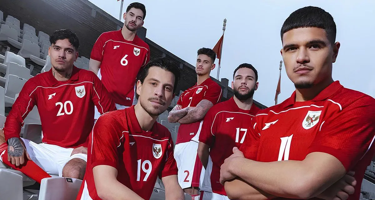 Dari kiri ke kanan - Shayne Pattynama, Sandy Walsh, Thom Haye, Mees Hilgers, Calvin Verdonk, dan Ragnar Oratmengoen saat mengenakan jersei kandang baru timnas Indonesia dalam unggahan Erspo di Instagram, Kamis (23/1/2025).  <b>(Antara)</b>