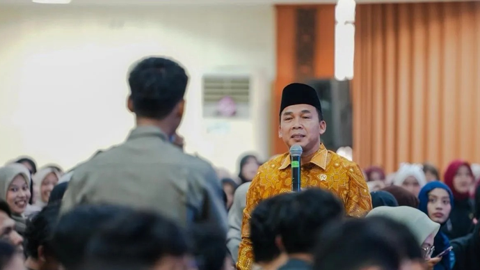 Mendukbangga/Kepala BKKBN Wihaji berdialog dengan mahasiswa dalam kuliah umum di Fakultas Syariah dan Hukum (FSH) Universitas Islam Negeri (UIN) Sunan Gunung Djati, Bandung, pada Kamis (9/4/2026). ANTARA/HO-Kemendukbangga/BKKBN.