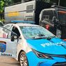 Mobil Polisi Dirusak Massa Aksi di Depan Polda Metro Jaya
